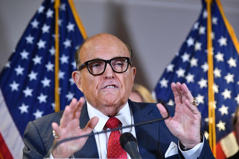 Rudy Giuliani vádlott az arizonai elektori szavazatok ügyében