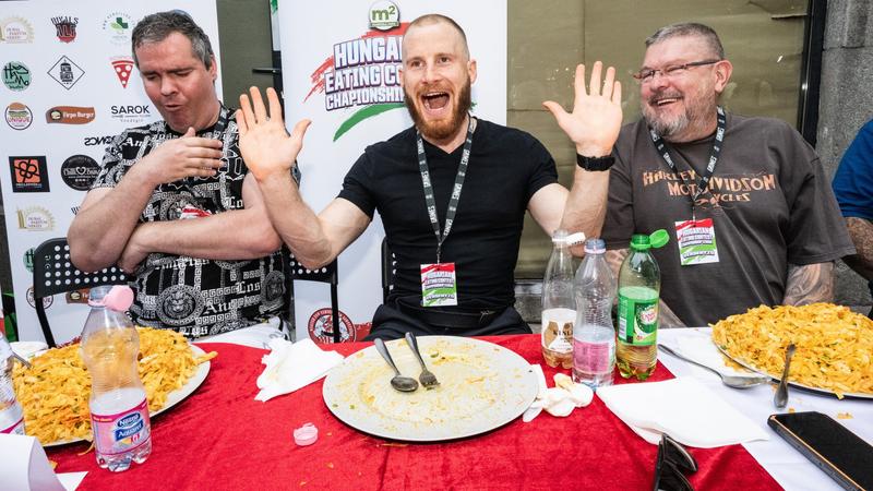 Magyar ultrafutó rekordidő alatt evett meg három kiló csirkés tésztát