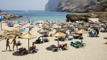 Ezrek tüntettek a Baleár-szigeteken a tömegturizmus ellen
