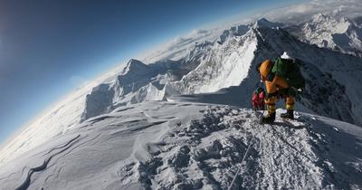Virtuális Everest-mászás otthonról: DJI drón videó a csúcsról