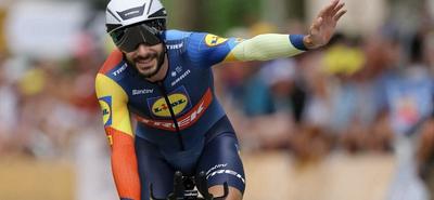 Julien Bernard csókja büntetést ért a Tour de France-on