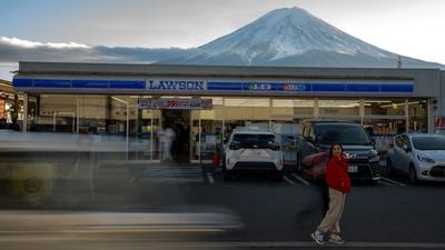 Óriási drótháló fenyegeti a Fudzsi-hegy tökéletes fotóit Japánban