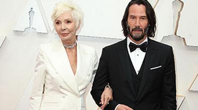 Keanu Reeves szerelme és frizuraváltása a reflektorfényben