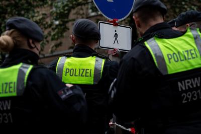 Négy gyermek súlyosan megsérült egy németországi sportközpont tetőzuhana