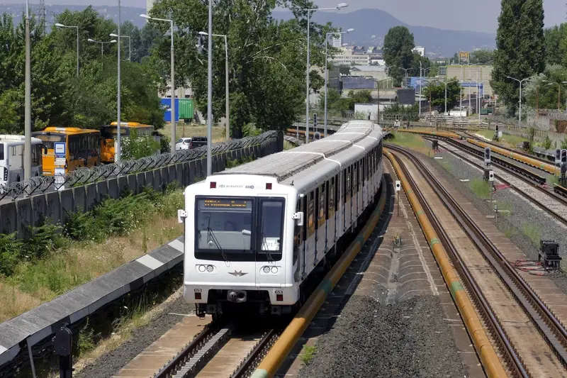 Budapesti metróvezetők hőharcban: szaunává vált vezetőfülkék