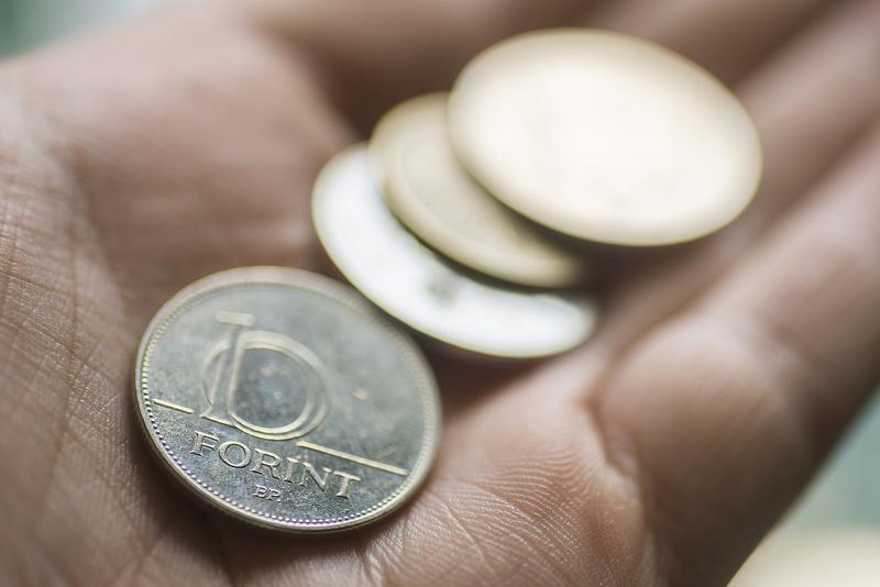 A forint enyhe erősödése a devizapiacon a szerdai kereskedésben