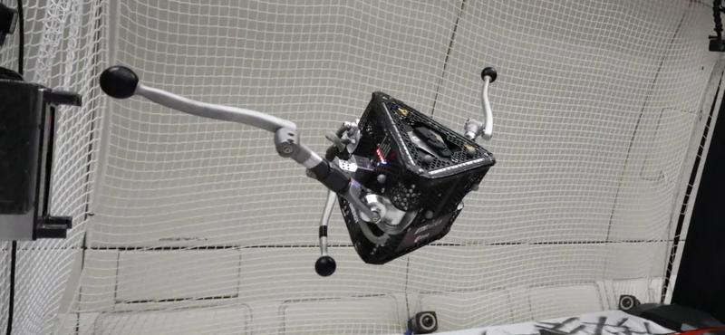 A SpaceHopper robot sikeresen ugrik az aszteroidák felszínén