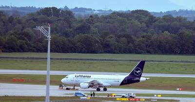 Klímaaktivisták miatt zárták le a müncheni repülőteret és töröltek járatokat