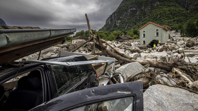 Négy halálos áldozat és eltűntek a svájci földcsuszamlásban
