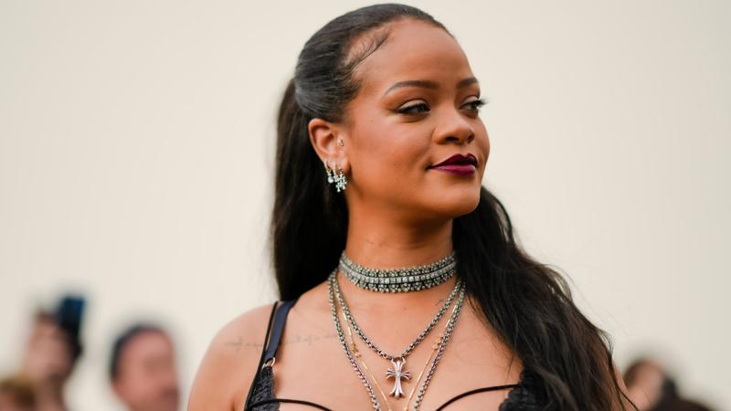 Rihanna vicces „nyugdíjba mentem” pólóban tűnt fel New Yorkban