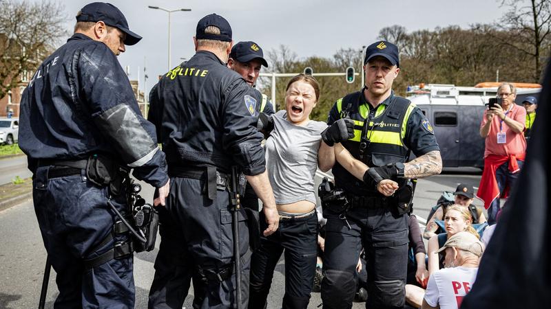 Greta Thunberg kétszer is őrizetbe vételre került a hágai klímatüntetésen