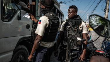 Kenyai rendőrök érkeztek Haitira a bűnbandák elleni harcban