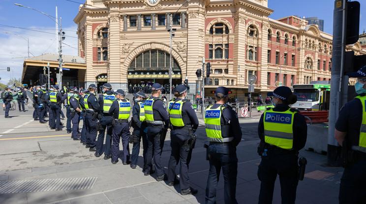 Újabb tragikus késes támadás egy Melbourne-i bevásárlóközpontban