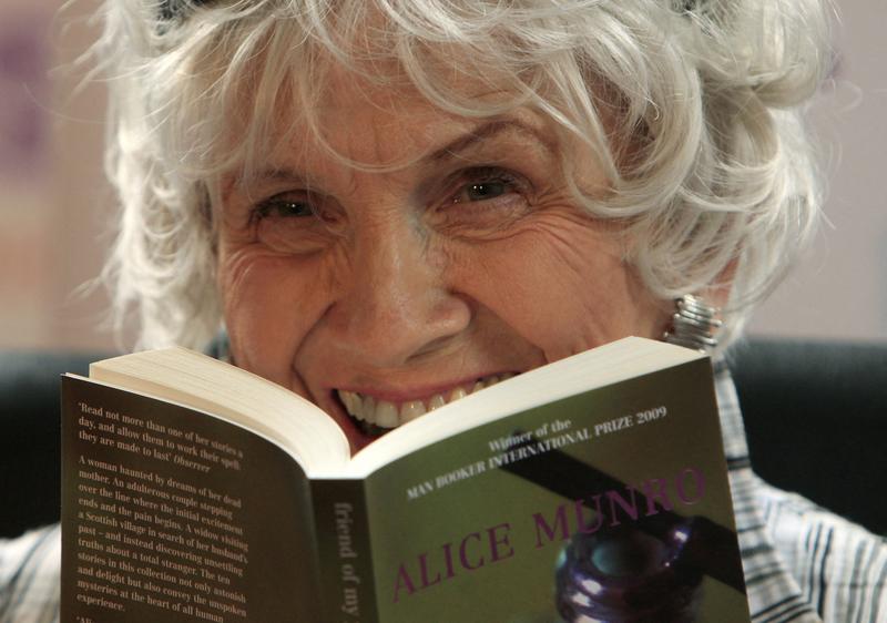 Elhunyt Alice Munro, a kortárs novella nagyasszonya 92 éves korában