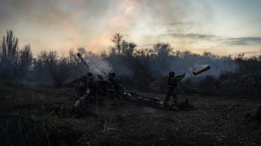 Oroszország hetvenéves szovjet tüzérséget használ Ukrajnában