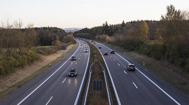 Reggeli baleset lassítja a forgalmat az 1-es főúton Herceghalomnál