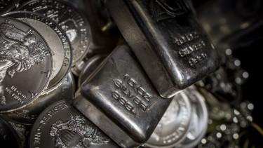 Az ezüst árfolyamának emelkedése: mi várható a közeljövőben?