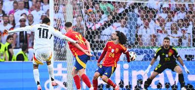 Több százezren követelik a német–spanyol meccs újrajátszását
