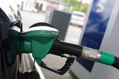 Hétfőtől újabb üzemanyagár csökkenés várható a hazai kutaknál
