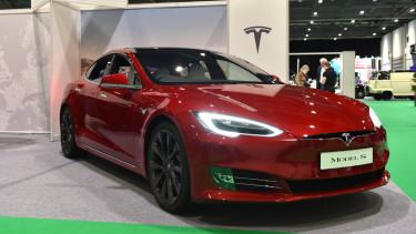 Tesla visszahívja több mint 125 ezer járművét Amerikában
