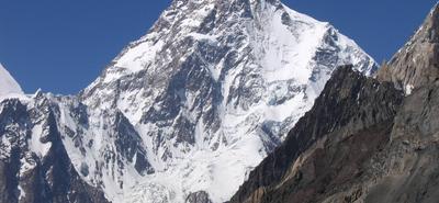 Két japán hegymászó tragikus zuhanása a K2-nál