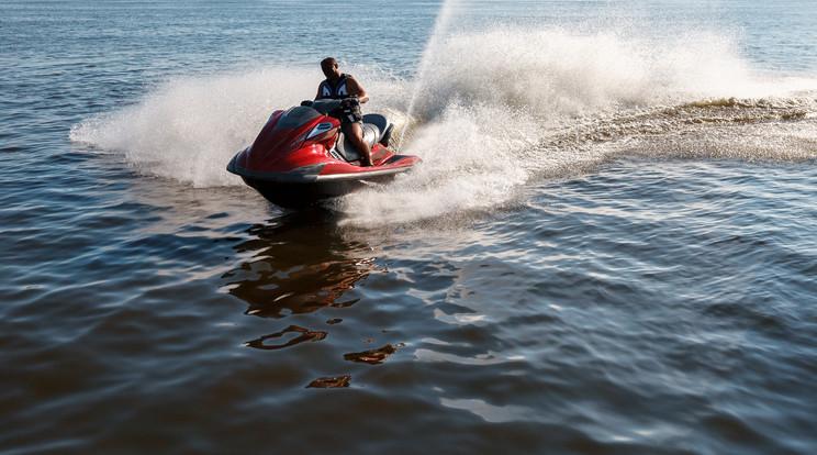 Jet-ski tilalom Uszódon a pihenést zavaró zajok miatt