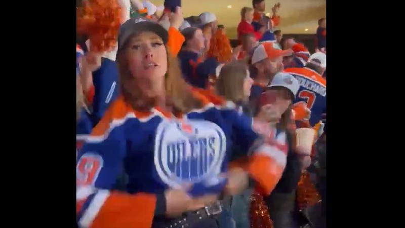 Edmonton Oilers szurkolója feltűnést keltett és pornóajánlatot kapott
