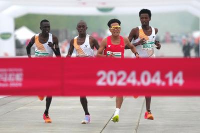 Kizárták a győztest és társait a pekingi félmaratonon