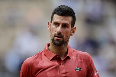 Novak Djokovic térdsérülés miatt műtéten esett át, kihagyja a Wimbledont