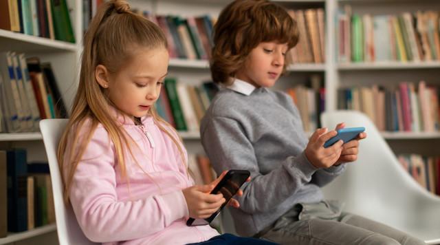 New York új törvényeket fogadott el a gyermekek online védelméért
