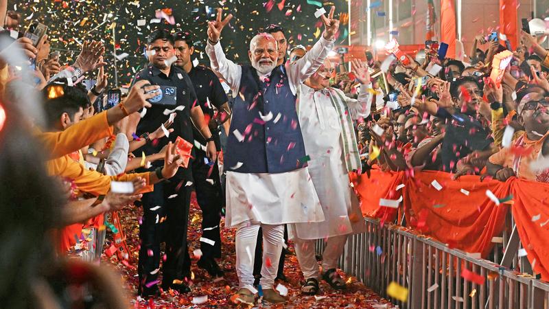 Modi elveszítette a többséget, de harmadik ciklusát kezdi Indiában