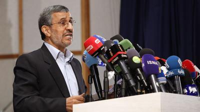 Mahmud Ahmadinezsád volt iráni elnök államfői szintű kíséretet kapott Budapesten