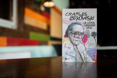 Bukowski új novelláskötete: Társadalomkritika a szélsőségek nyelvén