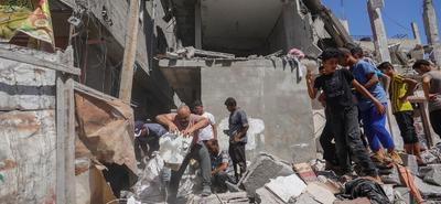 Izraeli rakétacsapások a Gázai Nuszeirat menekülttáborban