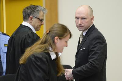 Anders Breivik tárgyalását romantikus kapcsolat miatt halasztották el