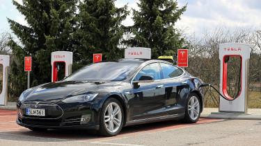 A Tesla több mint 10%-os leépítésre készül a stratégiai változások miatt