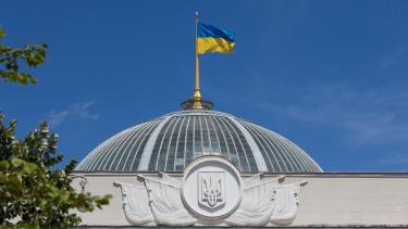 Ukrajna szankciókat vezet be a külföldön tartózkodó katonaköteles férfiak ellen
