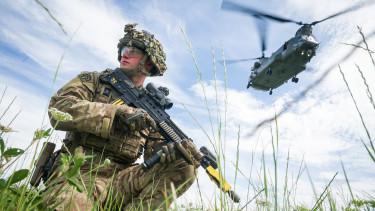 A brit hadsereg válsága és az új költséghatékony lézerfegyver
