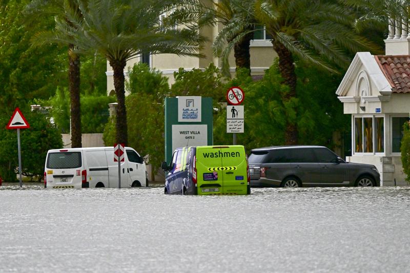Dubaji repülőtér újranyitás: vége az apokaliptikus esőzésnek