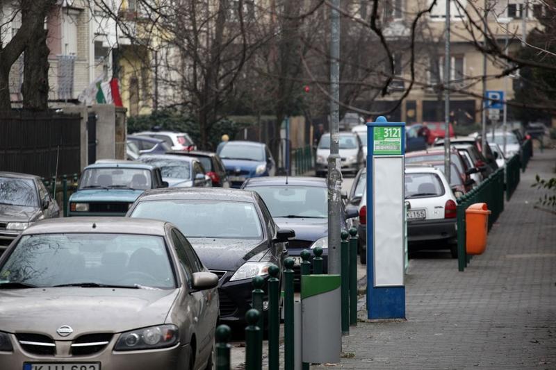 Ingyenes parkolás várható a XII. kerületben