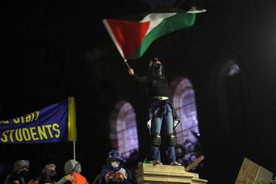 Összecsapások a UCLA egyetemen: Palesztinbarát és Izrael-párti tüntetők ütköztek