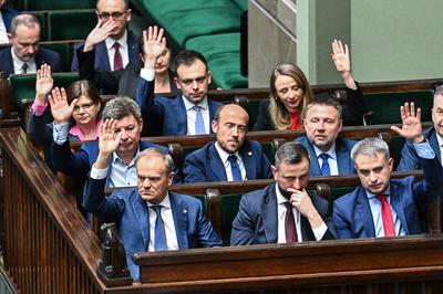 A lengyel kormány küzdelme az államadósság korlát alatt tartásáért