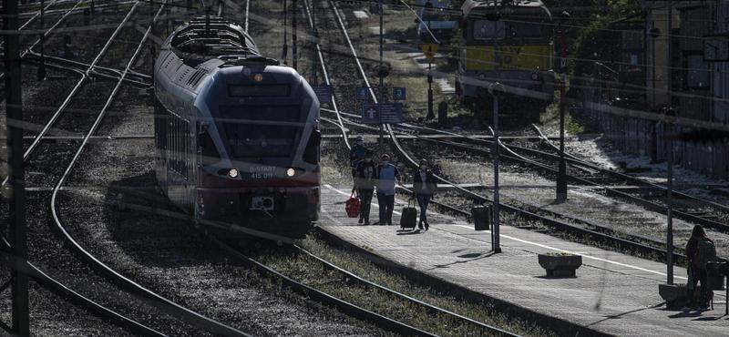 Vasúti baleset okoz jelentős késéseket Gárdonyban