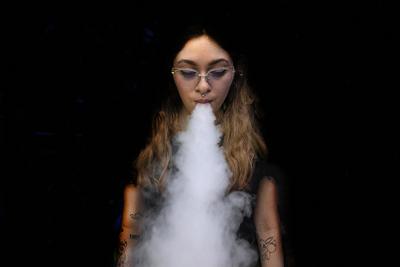 Az e-cigaretta nem segít a leszokásban: új irányelv a dohányosoknak