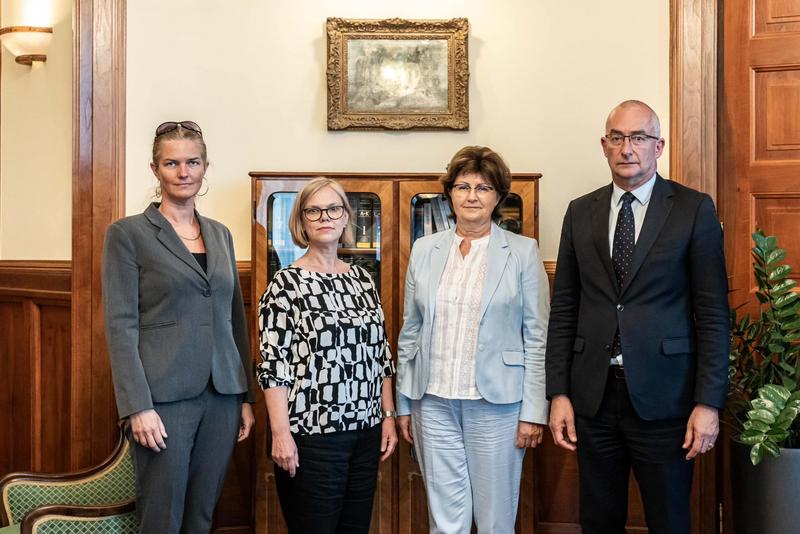 Szijjártó Péter a balti nagykövetekkel egyeztetett a Nemzeti Kártya-programról