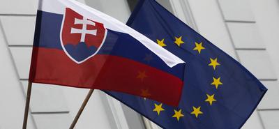Szavazás Szlovákiában és Magyarországon: különleges események és többszínű szavazólapok