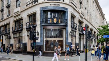 Burberry részvények mélyrepülése: válság és vezetőváltás a brit luxusmárkánál