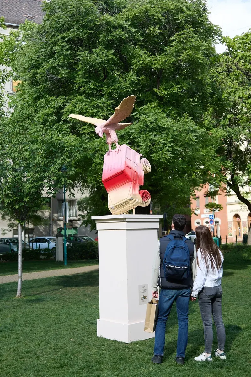 A Turul-G szobor új értelmezést nyer a Ferenc téren