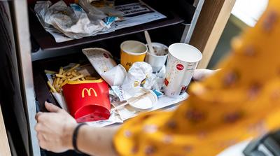 A McDonald's újrahasznosítása: Videón a magyarországi tálcák sorsa