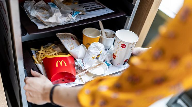 A McDonald's újrahasznosítása: Videón a magyarországi tálcák sorsa